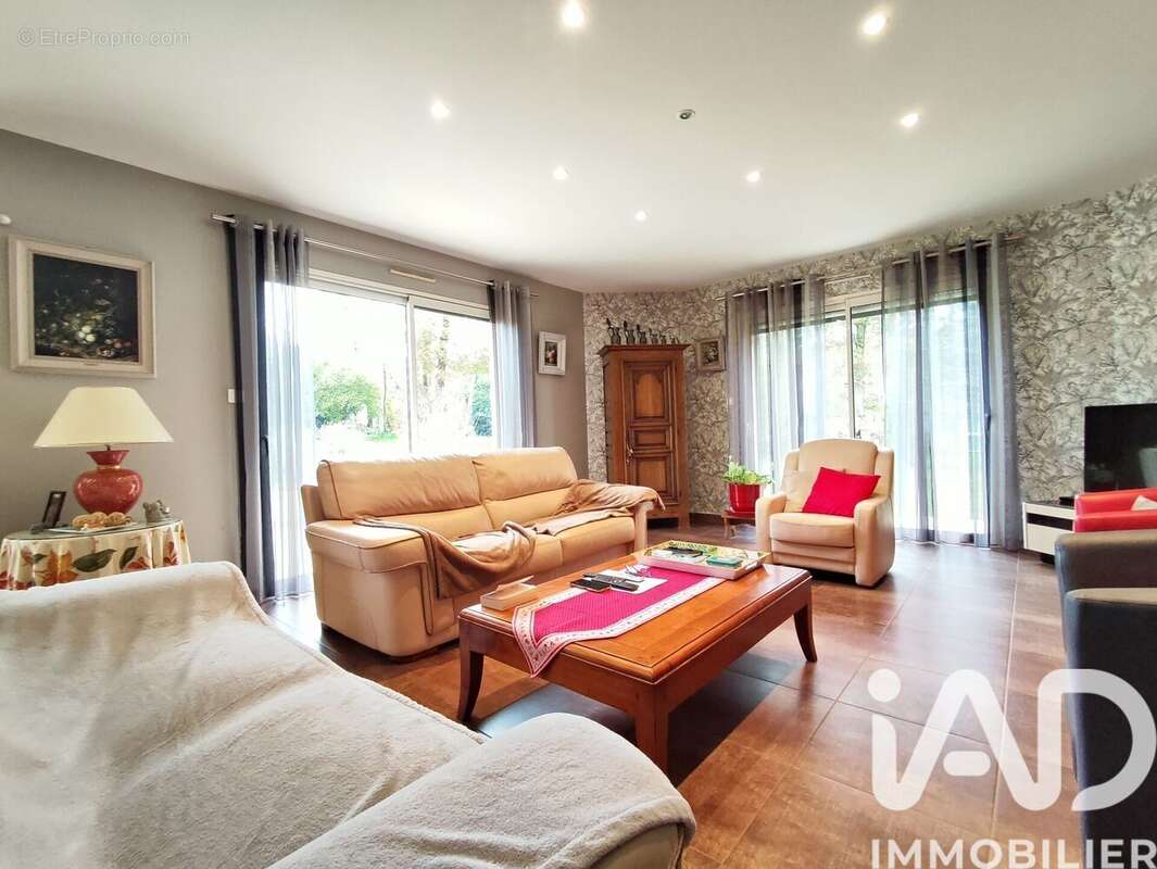 Photo 6 - Maison à SAINT-ALLOUESTRE