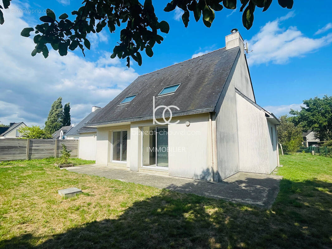Maison à SURZUR