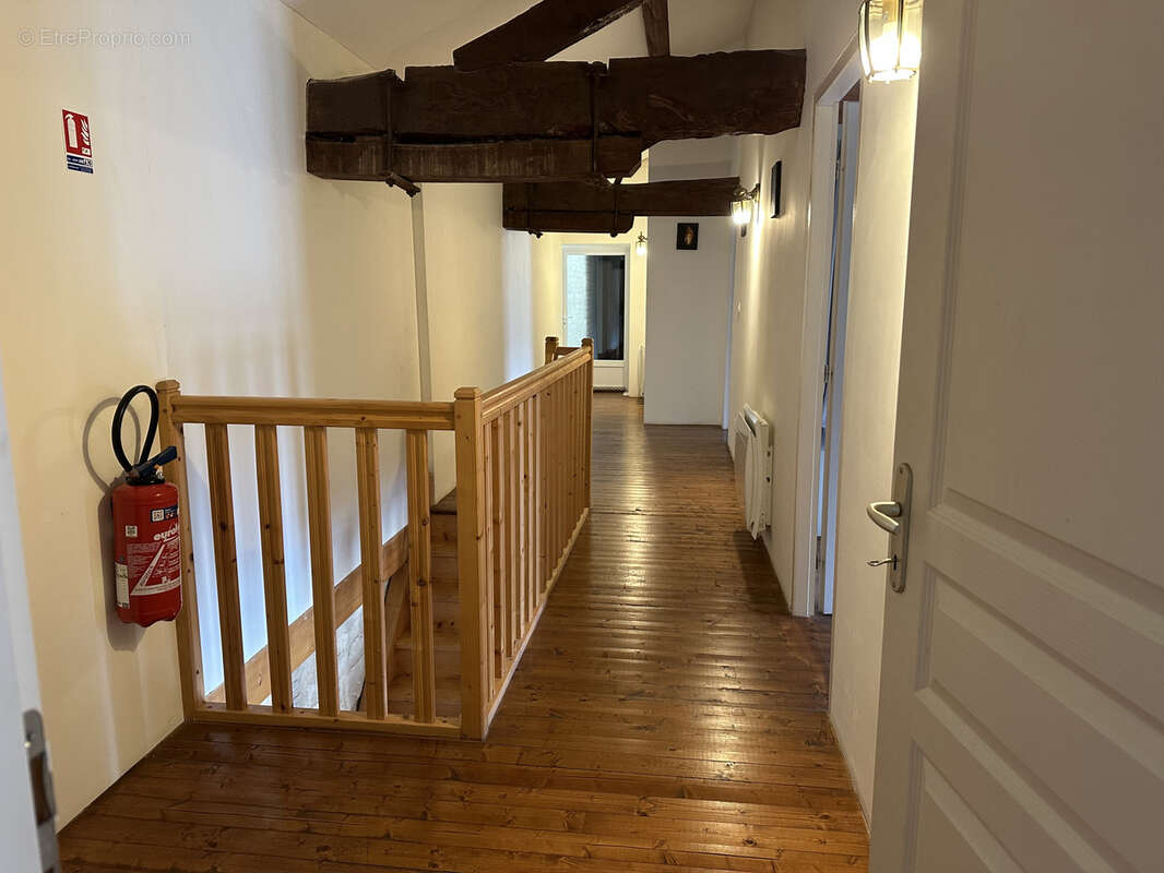 Propriété de caractère rénovée avec dépendances rénovées , Sigogne. - photo 24