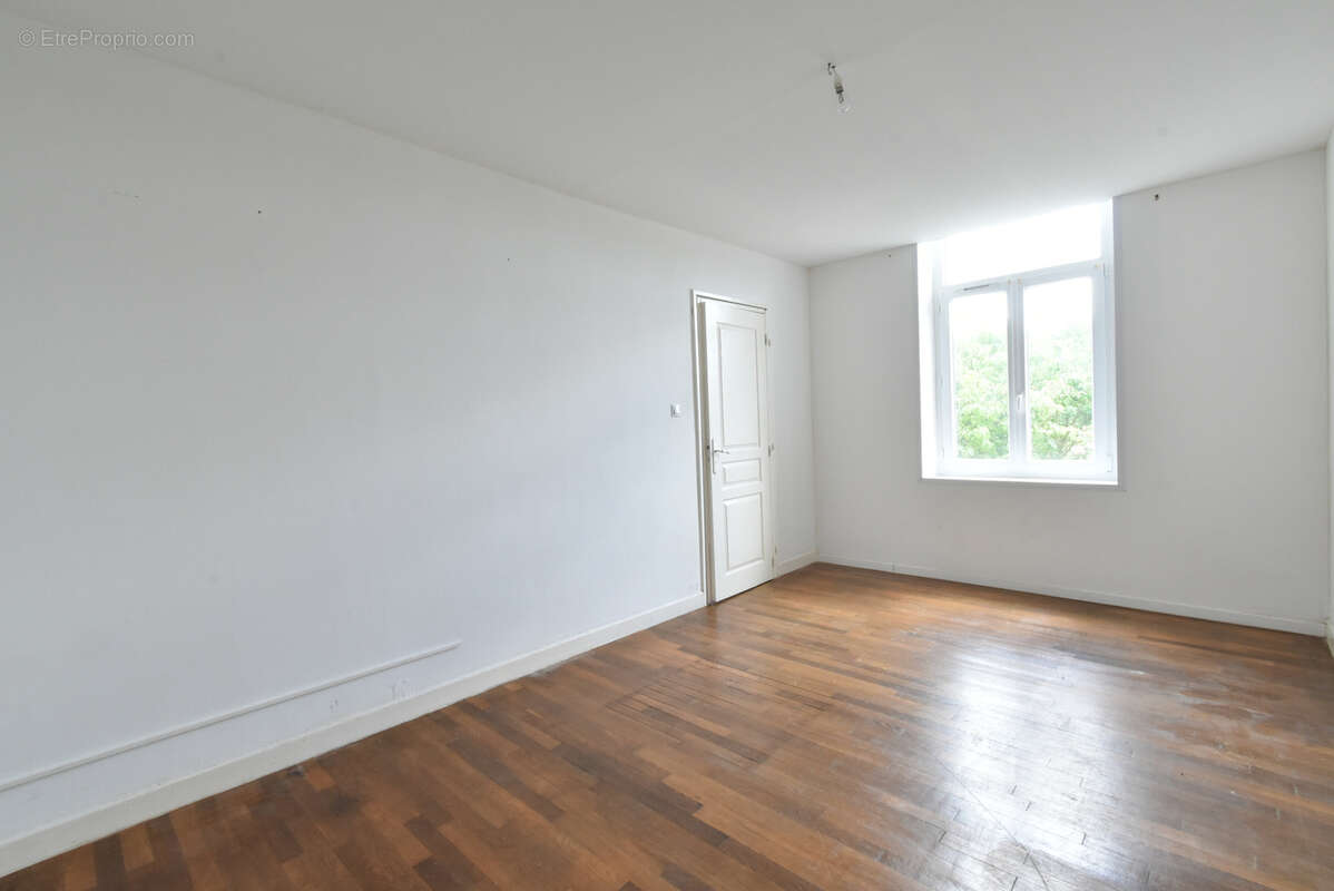 Appartement à COURCELLES-SUR-NIED