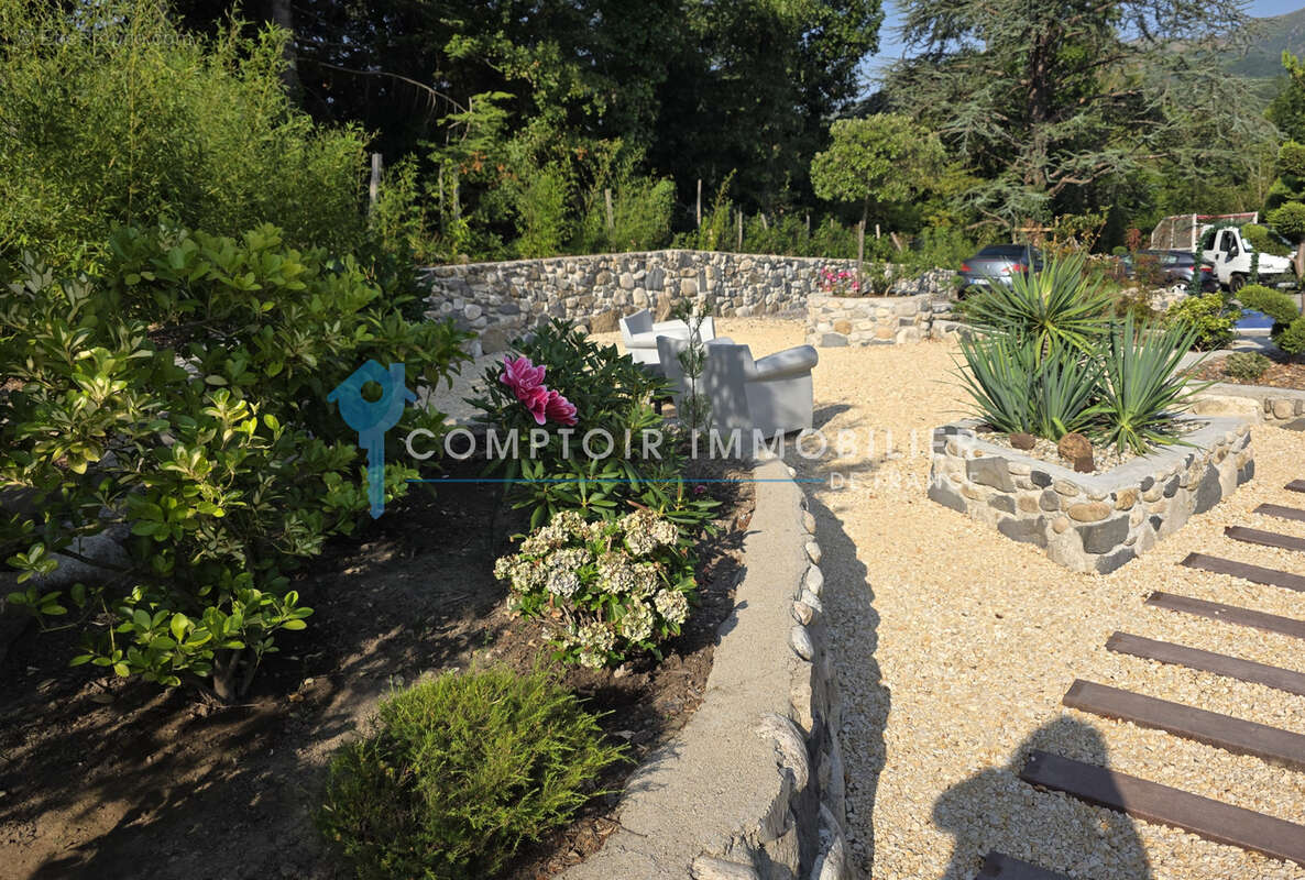 07 - jaujac - propriete en pierres  - 2 logments - sur 1774 m2  de terrain - photo 5