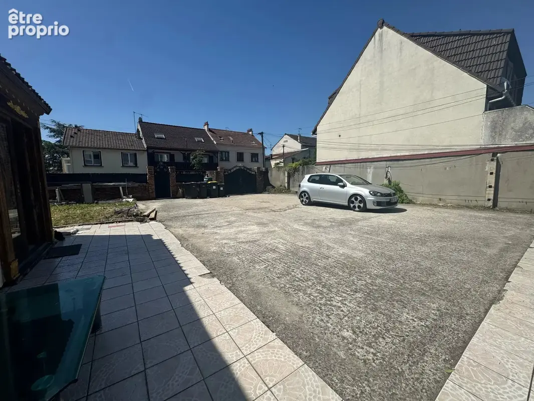 BOBIGNY - Ensemble immobilier avec fort potentiel de développement ! - photo 2