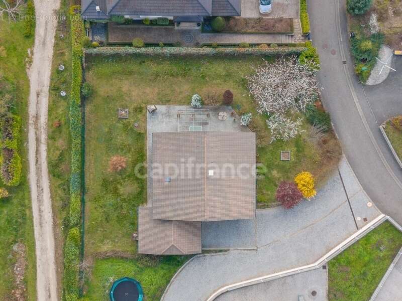 Maison à CHALLEX