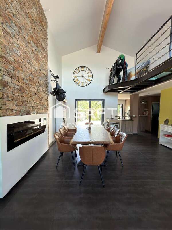 Maison 130 m² à Luzinay  - photo 2