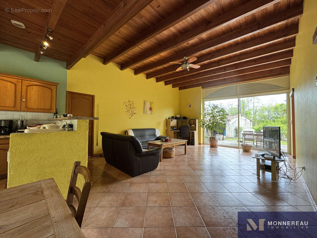 Maison à BAIGNES-SAINTE-RADEGONDE