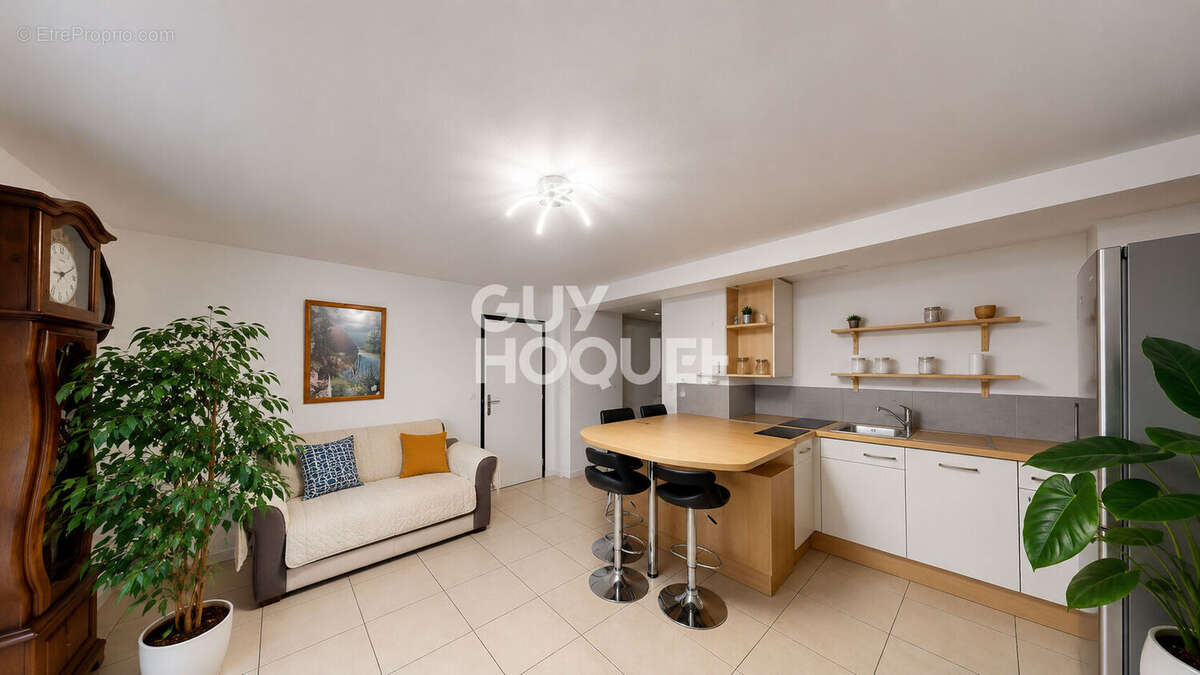 Appartement à ROUGEMONT-LE-CHATEAU