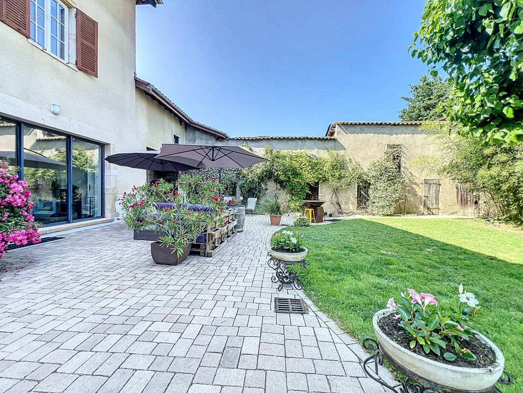 Maison à JASSANS-RIOTTIER