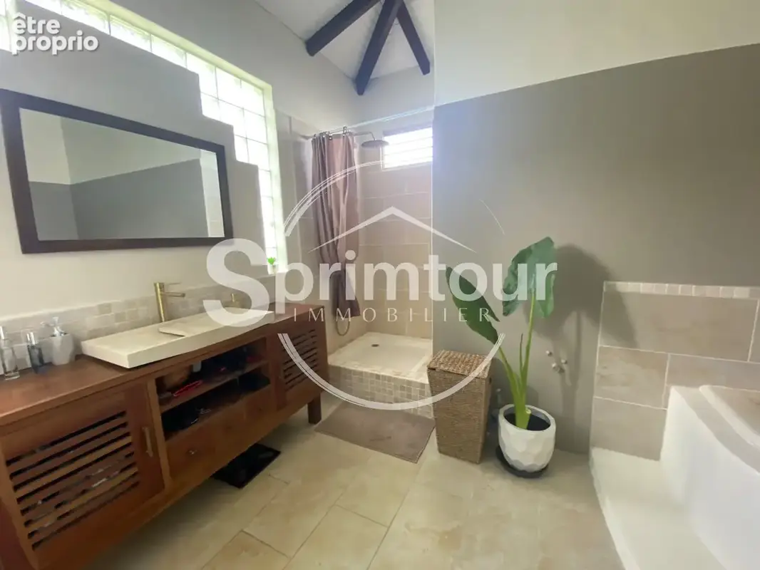 Saint claude - maison f4 et studio avec vue mer et montagne - photo 13