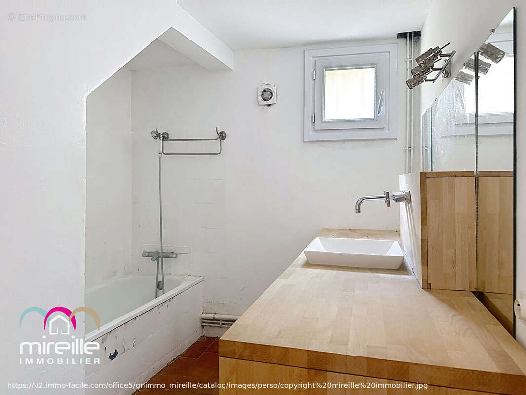 Maison à JONQUIERES-SAINT-VINCENT