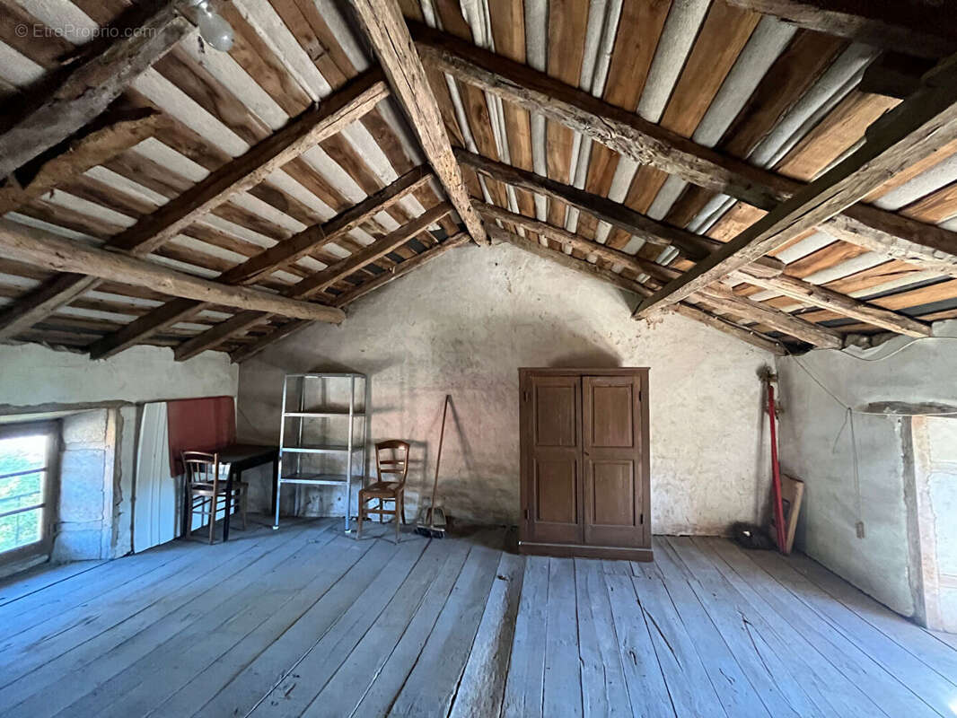 Maison à CONDAT-SUR-VIENNE