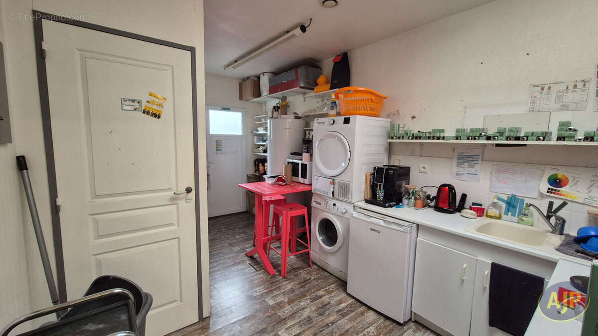 Local commercial Montaigu Vendee 58 m2 - photo 4