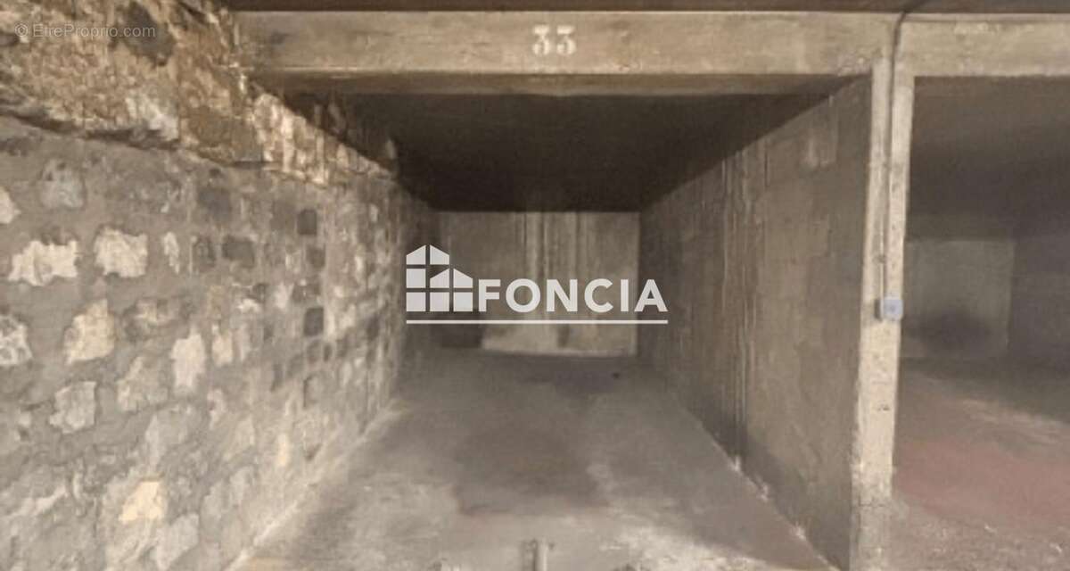 Parking à PARIS-20E