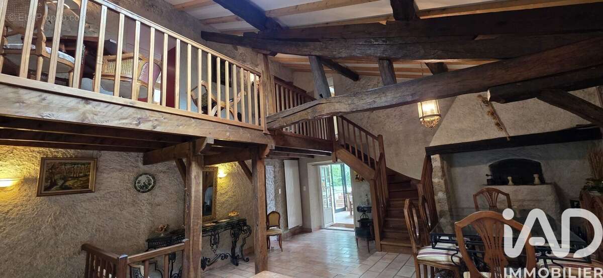 Photo 2 - Maison à MONTJOI