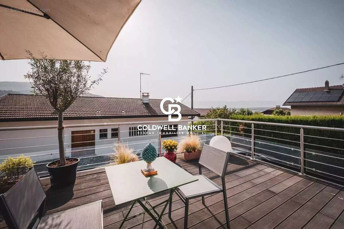 Maison à VETRAZ-MONTHOUX