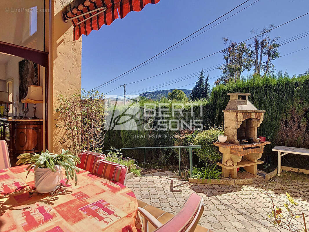 Maison à MANDELIEU-LA-NAPOULE