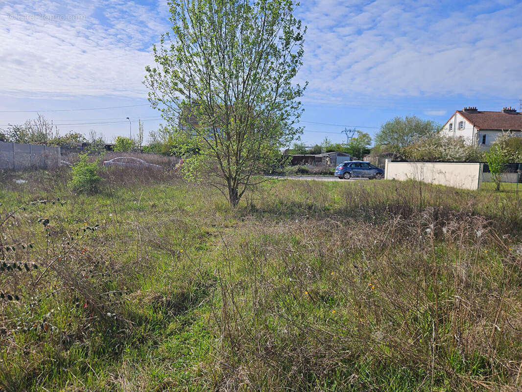 Terrain à ROMILLY-SUR-SEINE