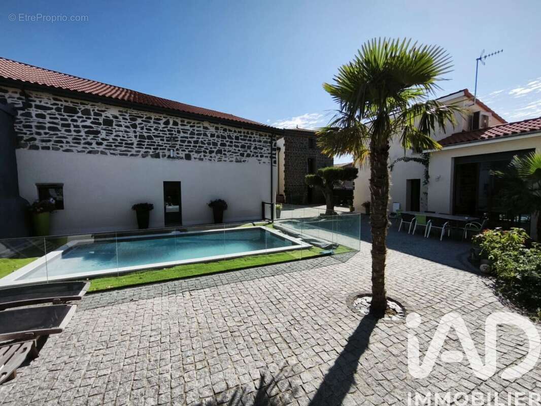 Photo 2 - Maison à SAINT-BEAUZIRE