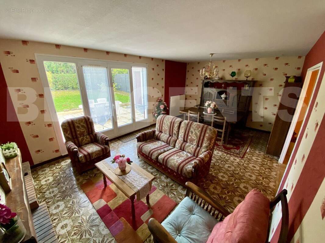 salon 1 - Maison à OTHIS