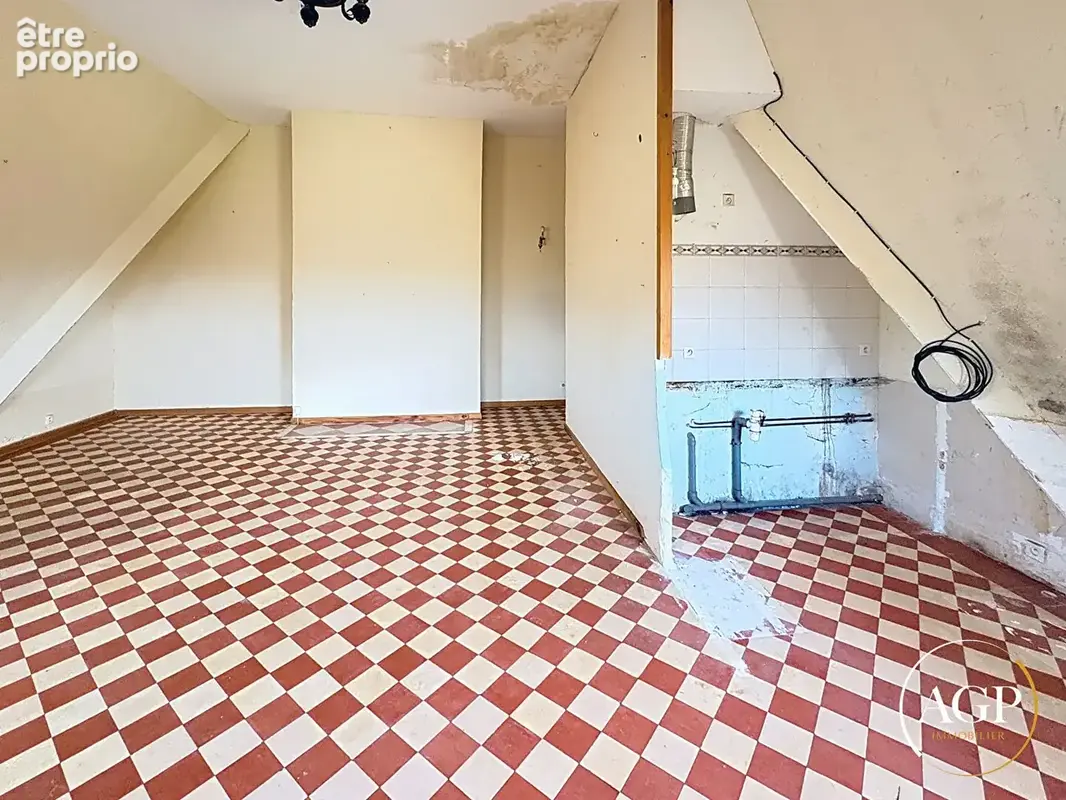 Studio au dernier étage avec rénovations - photo 5