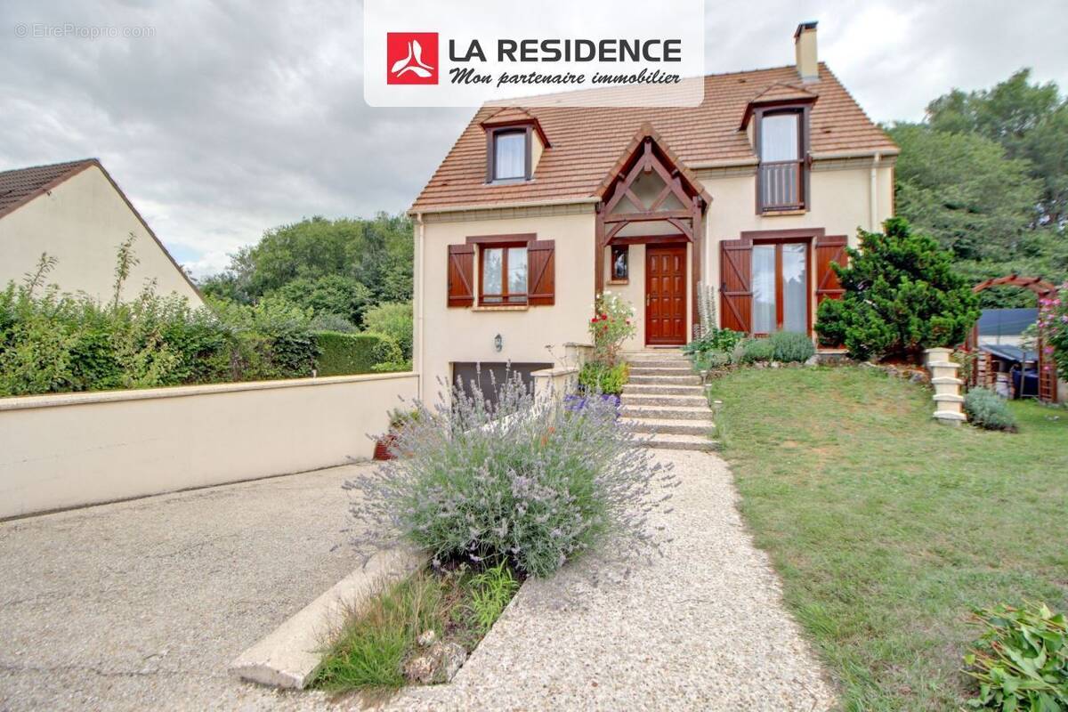 Maison à LES CLAYES-SOUS-BOIS