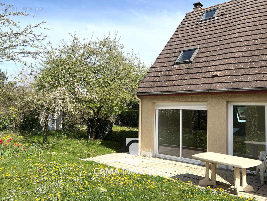 Maison à BUC