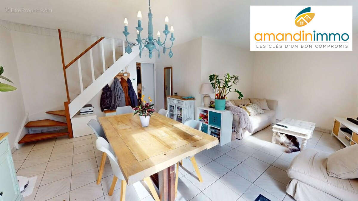 Maison à VERT-SAINT-DENIS