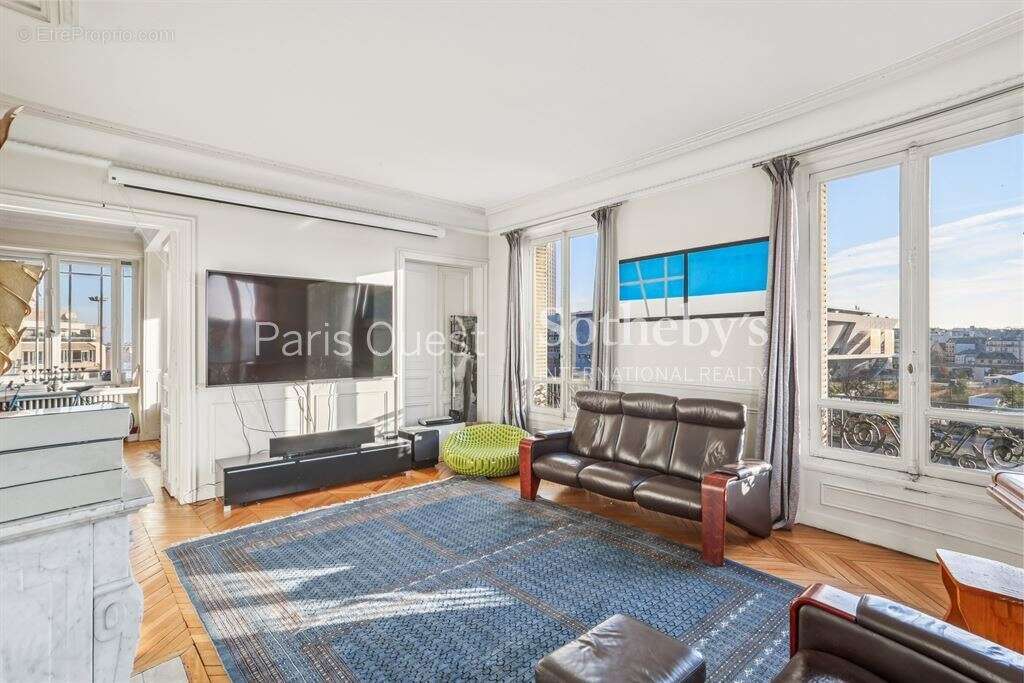 Appartement à NEUILLY-SUR-SEINE