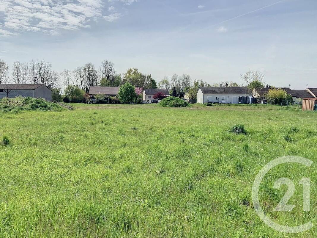 Terrain à ESCLAVOLLES-LUREY