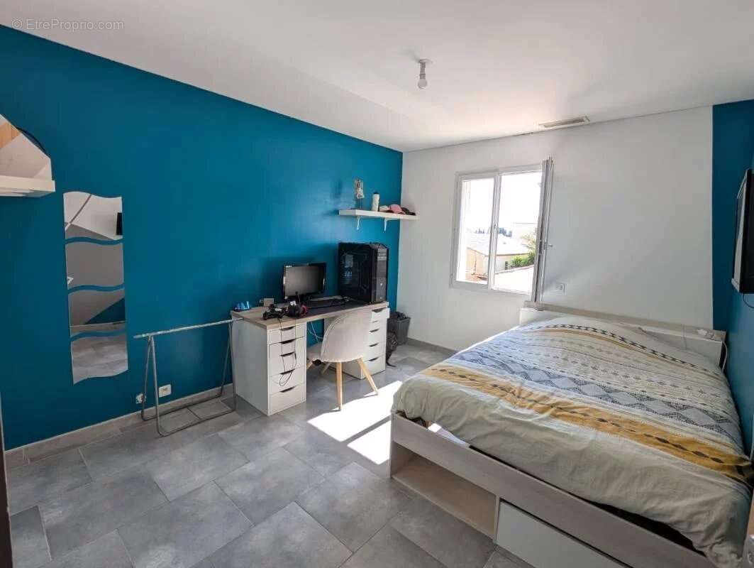 Maison à JONQUIERES-SAINT-VINCENT