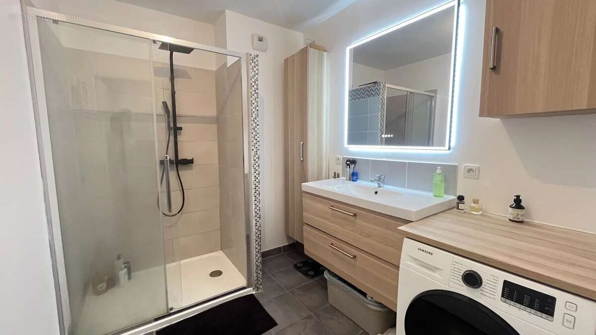 Appartement T2 de 46 m² avec terrasse. garage et ascenseur à Martigues Ferrières - photo 10