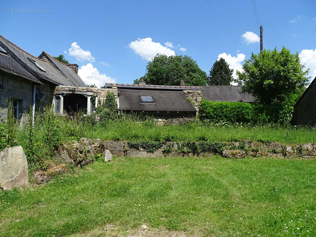 CÔTES-D'ARMOR.  Maison individuelle en pierre à rénover, proche de Saint-Nicolas-du-Pélem - photo 17