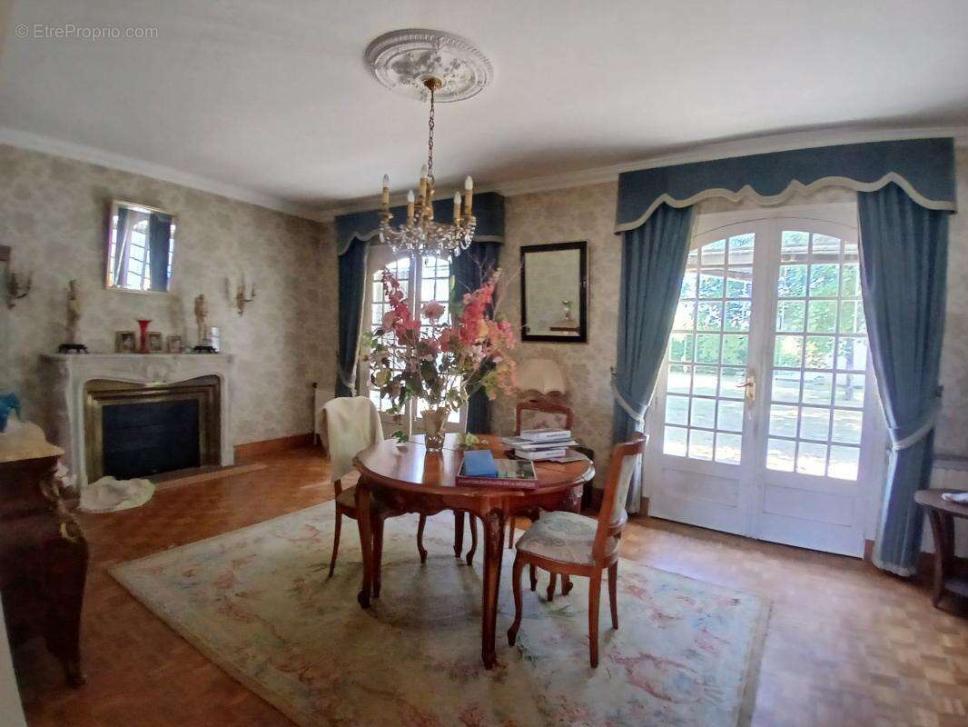 Maison en pierre plein pied, proche des commodités et de la - photo 5