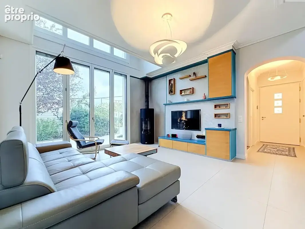 CHENS-SUR-LÉMAN – Maison 140 m² avec jardin arboré, garage et beaux volumes - photo 10