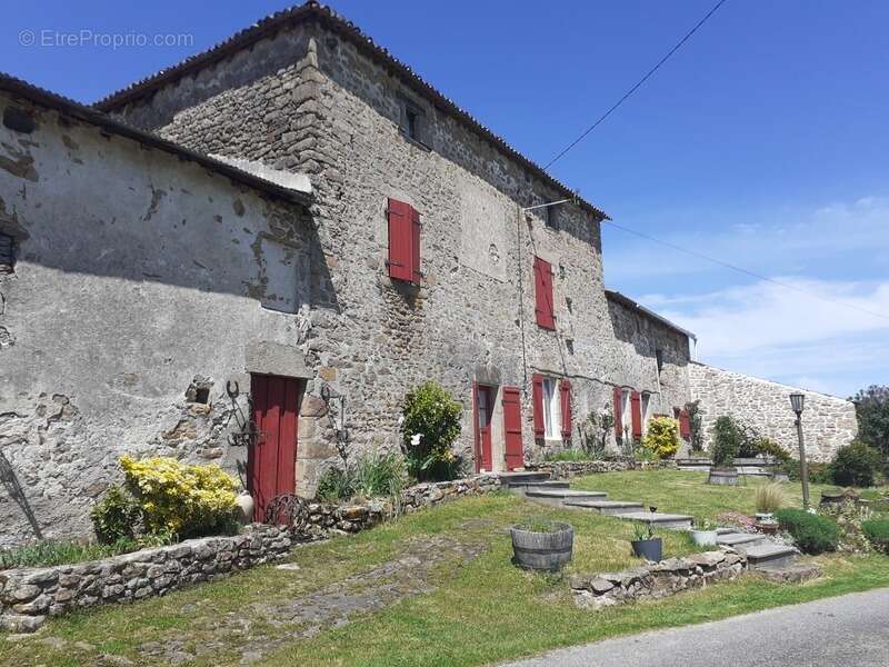 Maison à CHATEAUPONSAC