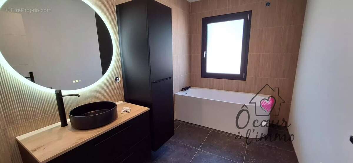 Maison à SAINT-MACAIRE-EN-MAUGES