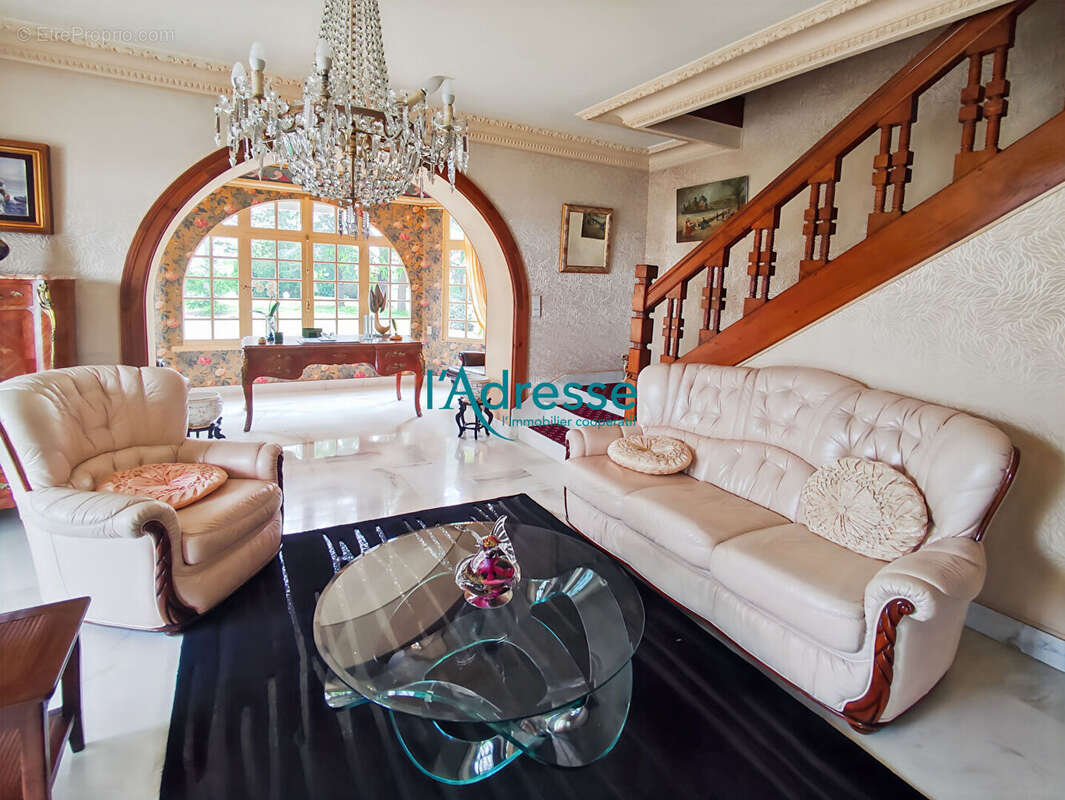 Maison à MONTREVAULT