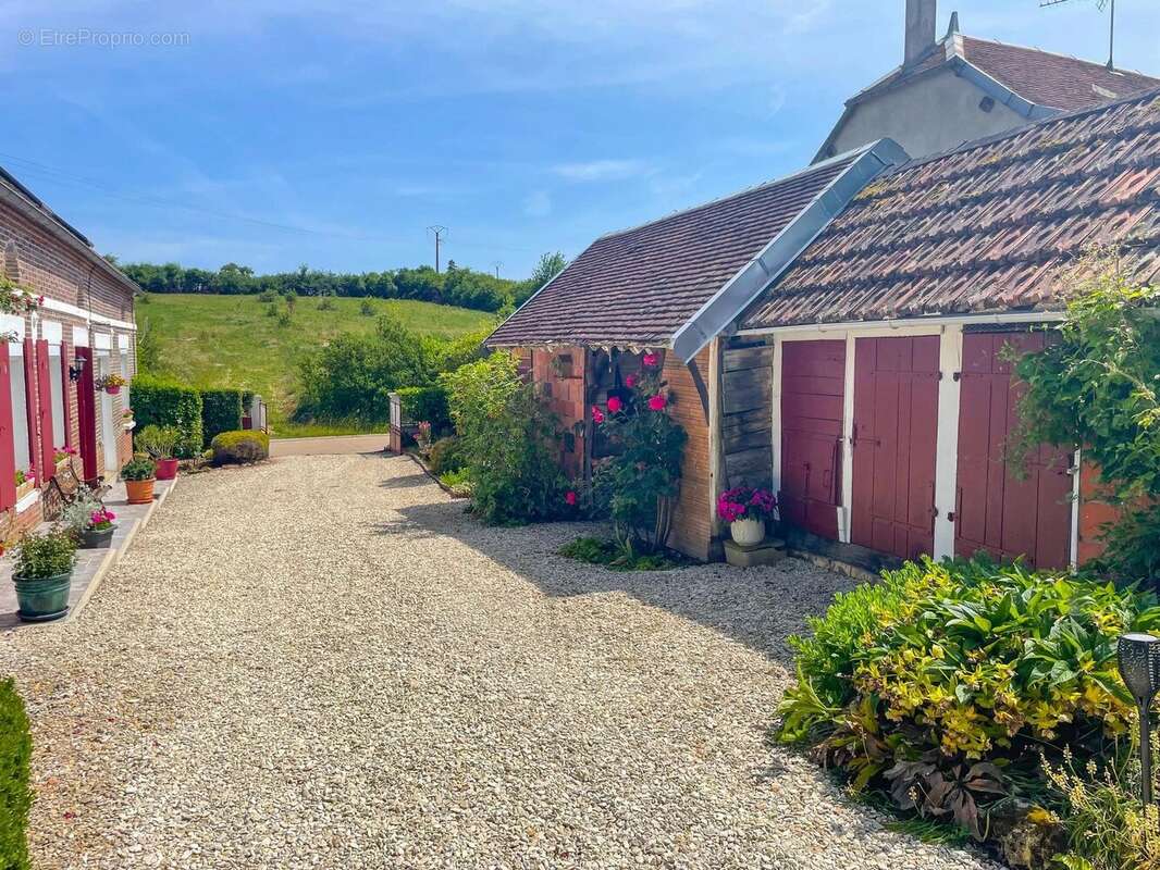 Maison 175 m² à Chennegy  - photo 7