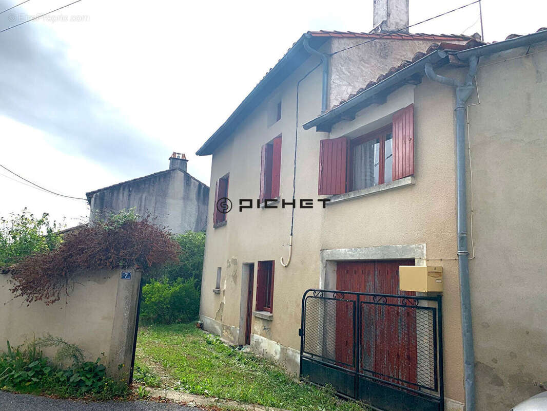 Maison à SAINT-AMANT-DE-BOIXE