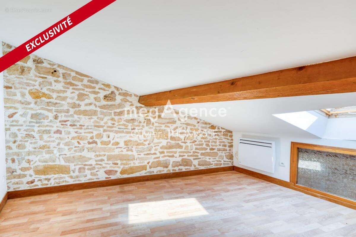 Appartement à COUZON-AU-MONT-D&#039;OR