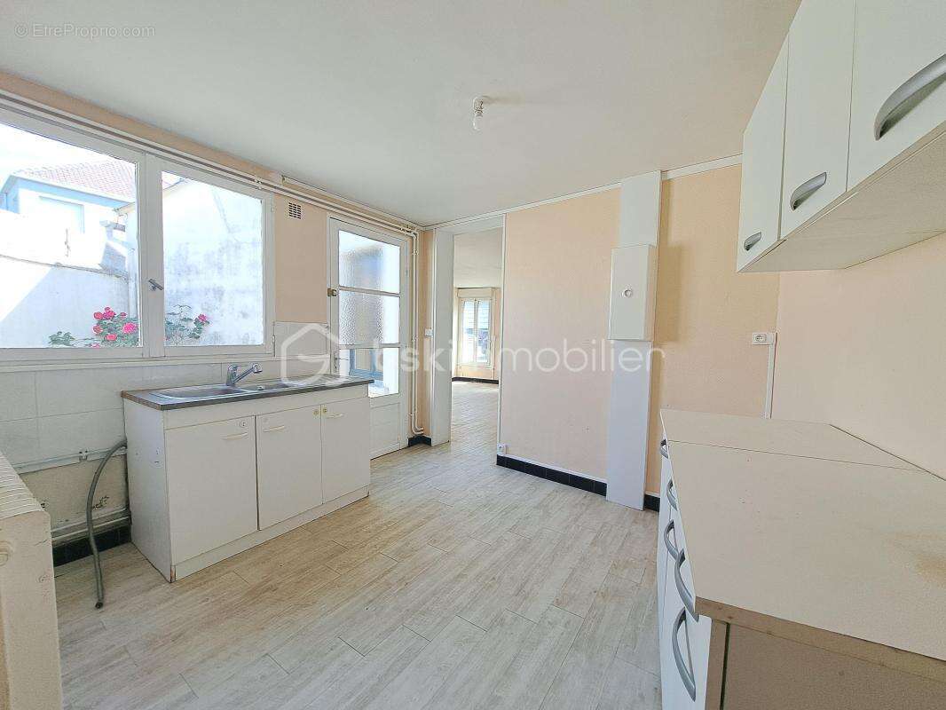 Maison avec garage et cour proche des ecoles et du centre ville d'abbeville - photo 6