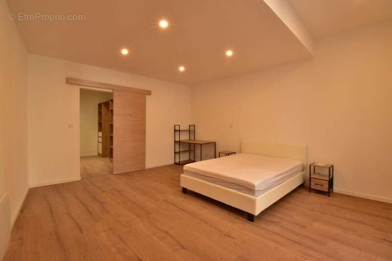 Appartement à VOLONNE