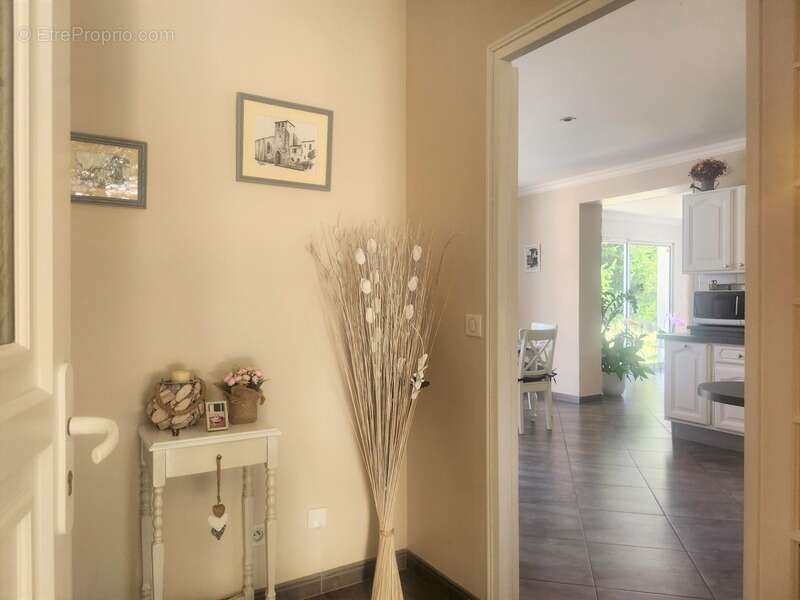 Belle Maison de plain pied avec 4 chambres et jardin arboré - à vendre - 6 pièces - ALLEZ ET CAZENEUVE (47) - photo 5