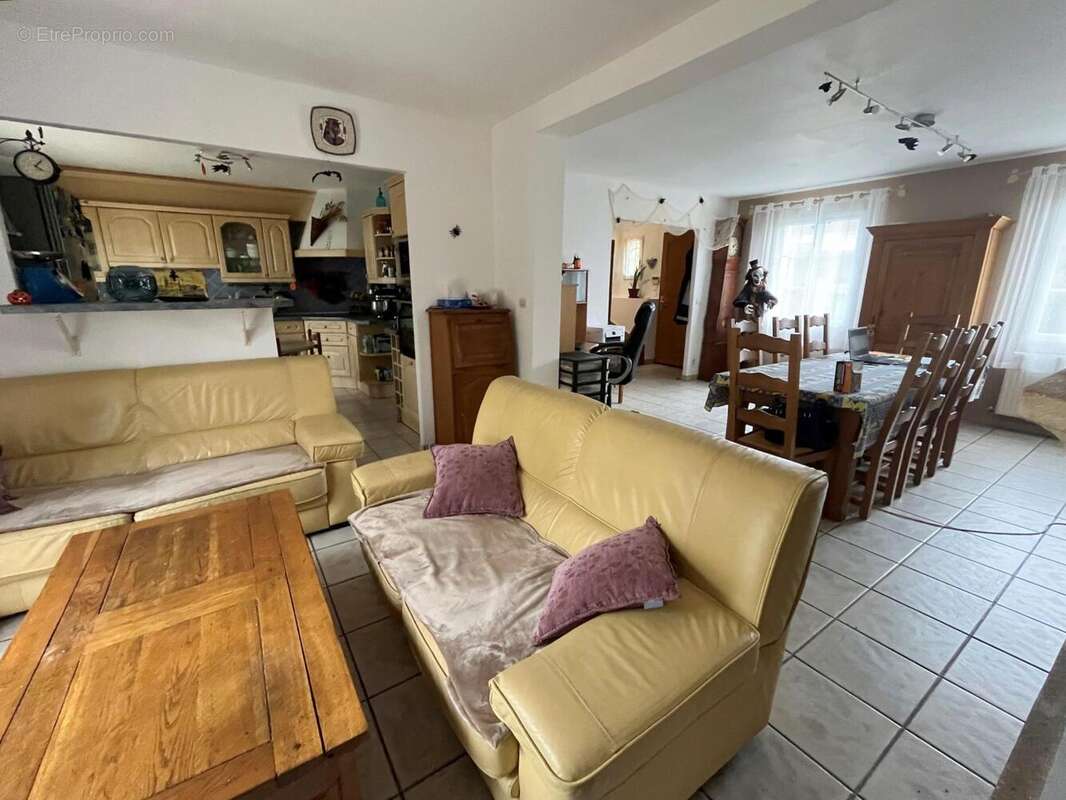 Maison à LACHELLE