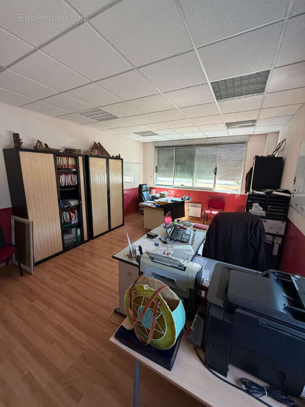 Local d'activité 375m²  A vendre - Très bon état - Zone OCEALIM - photo 4