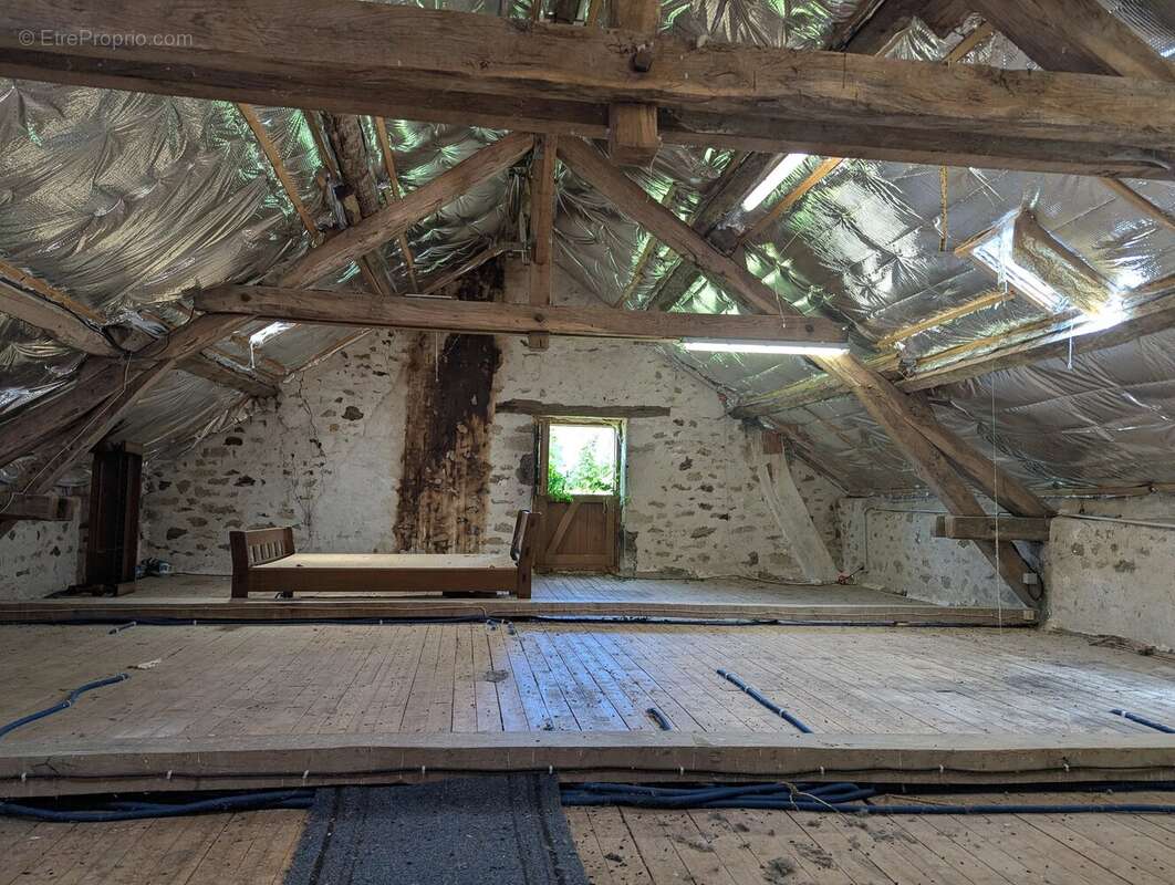 Charmante maison de campagne de 2 chambres avec de nombreuses granges au cœur de l'Indre - photo 10