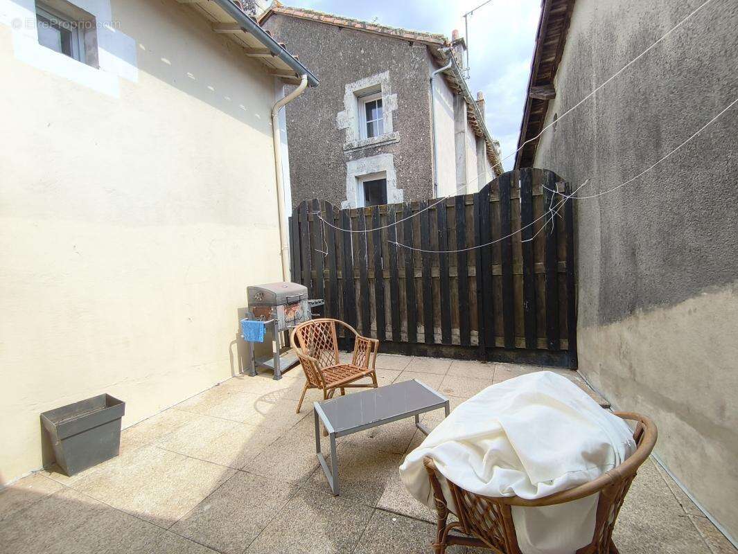 Appartement 230 m² à Fenioux  - photo 10