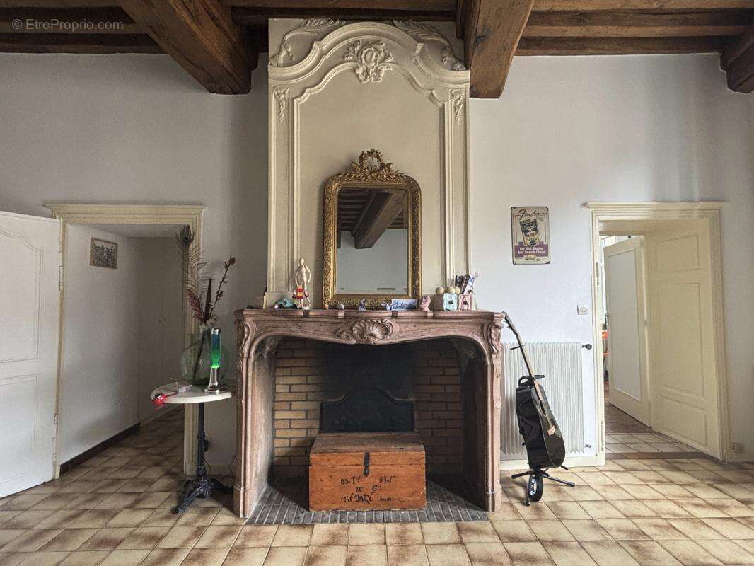 SEMUR EN AUXOIS centre-ville : appartement quatre piéces, 93m², avec une terrasse. Prix : 155 000€ - photo 2
