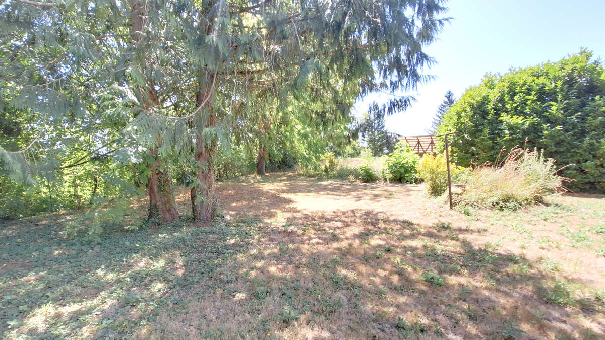 Maison en pierre rénovée avec dépendances et fort potentiel - photo 18