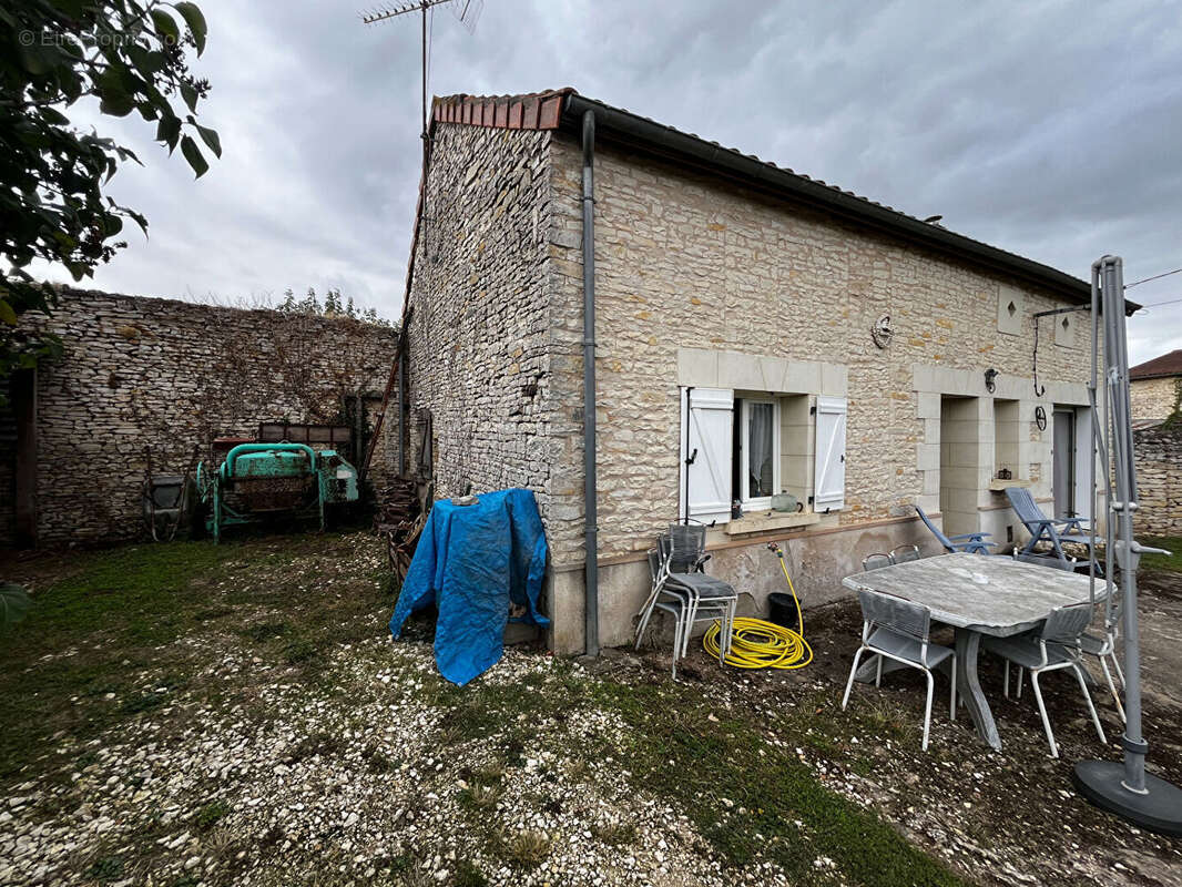 Maison à SAINT-JEAN-DE-SAUVES