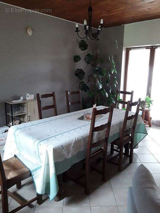 Maison à CROISILLES